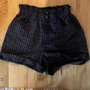 American eagle high rises plaid shorts. Size 2. Very stretchy.